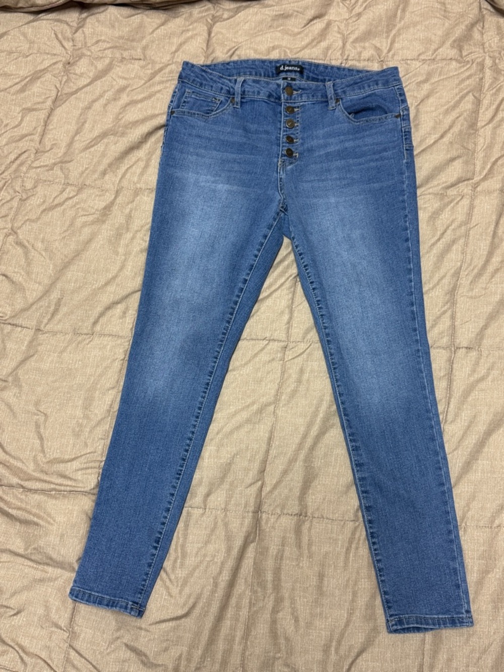 d.jeans Button-Fly Skinny Jeans in Medium Blue Wash Like New 14